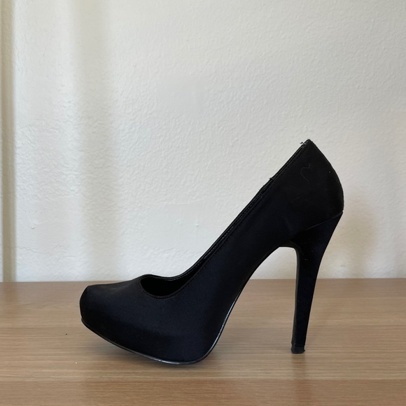Express Black Platform Stiletto - Picture 1 of 3